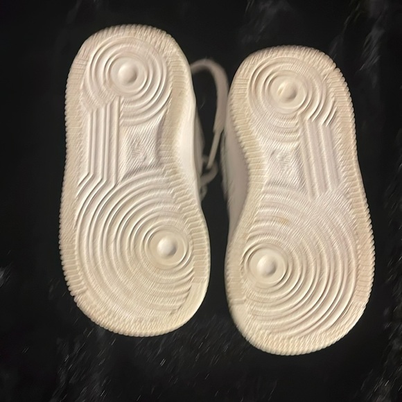 NIKE AIR FORCE 1, WHITE, 5C BOYS Toddler Worn 2X CLEAN EXCELLENT CONDITION - Picture 3 of 6